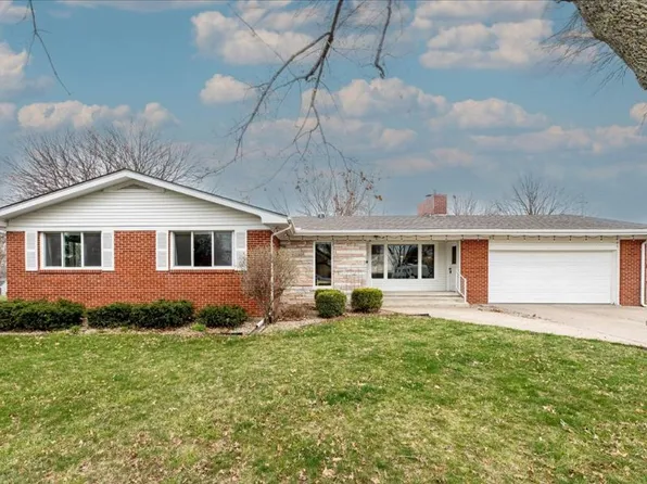 405 E Pioneer Ave, Shenandoah, IA 51601