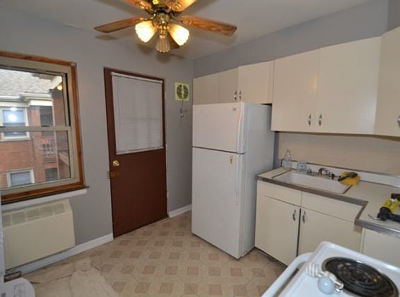 5th image of 2117 W Farragut Ave APT 01D