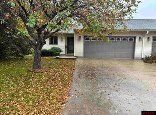 1826 W Welco Dr, Saint Peter, MN 56082