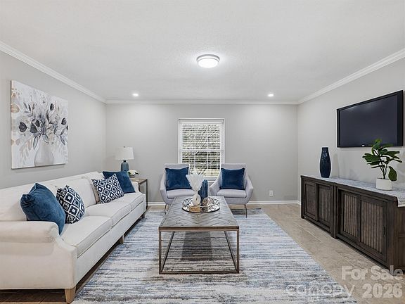 2nd image of 2628 Park Rd APT G