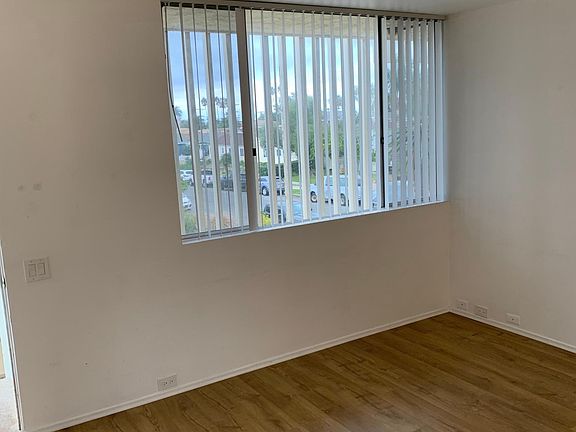 3rd image of 4851 Del Monte Ave #4
