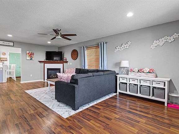 4th image of 502 Penn Ct