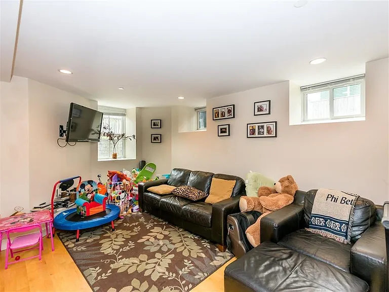 11 Sheridan St #2 — Photo 10