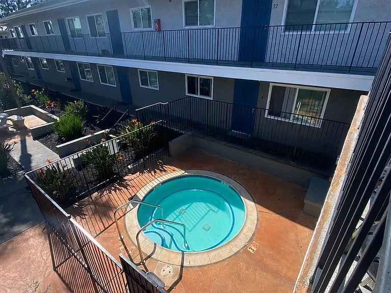 Vista Capri Apartments in Kearny Mesa — Photo 19