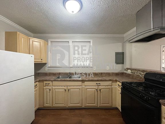 4th image of 1214 James St