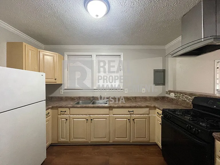 1214 James St — Photo 4