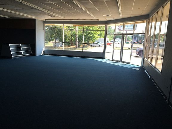 3rd image of 2620 Summerhill Rd