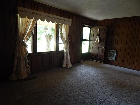 5th image of 220 Azalea Dr