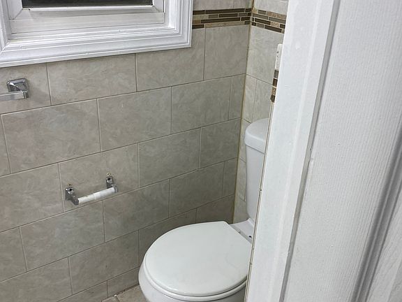 3rd image of 110 Williams Ave APT 1L