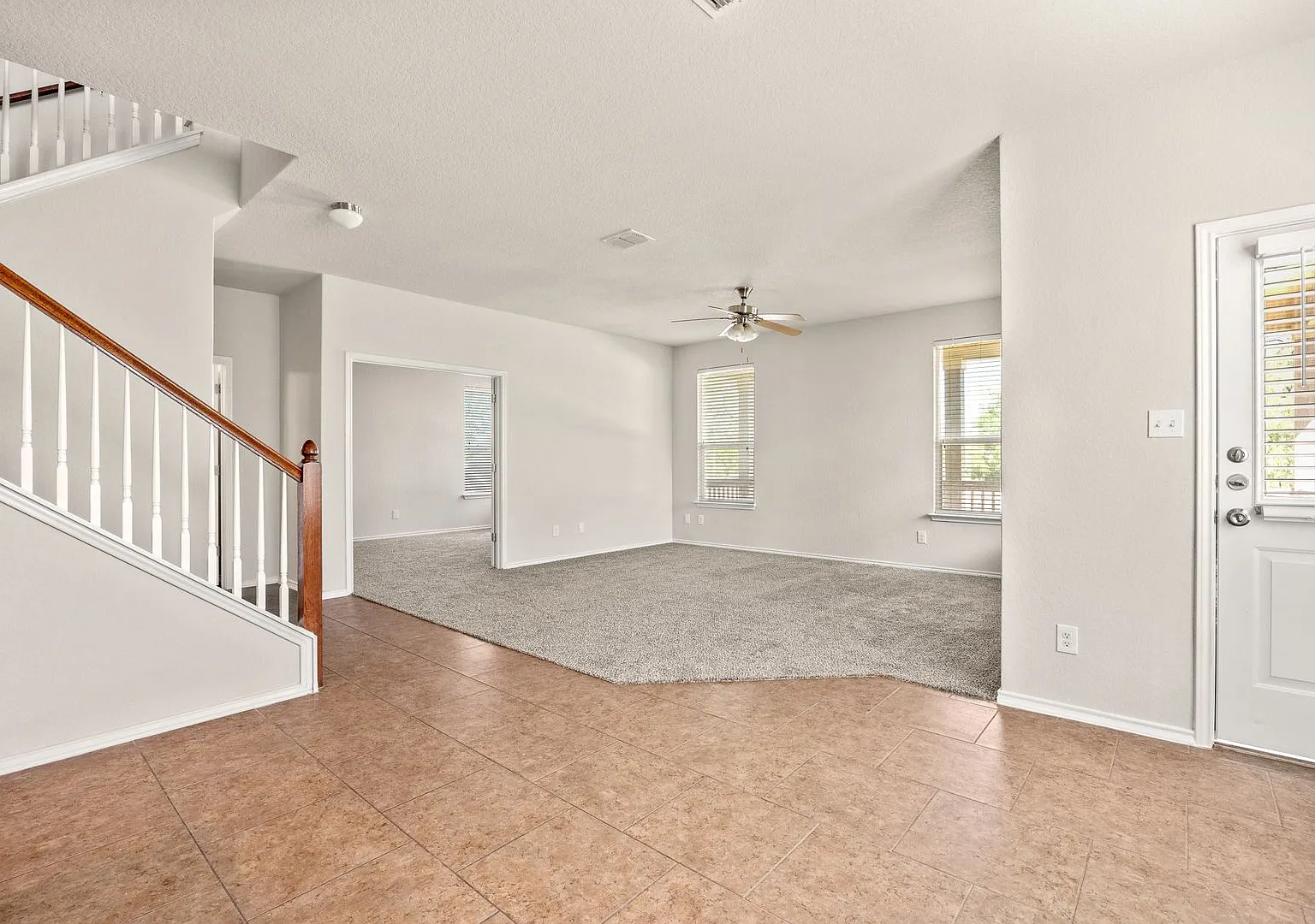 Spacious 4-Bedroom Solana Ridge Home with Office, Game Room & Large Backyard — Photo 4