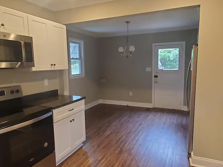 1711 Oak Dr — Photo 9