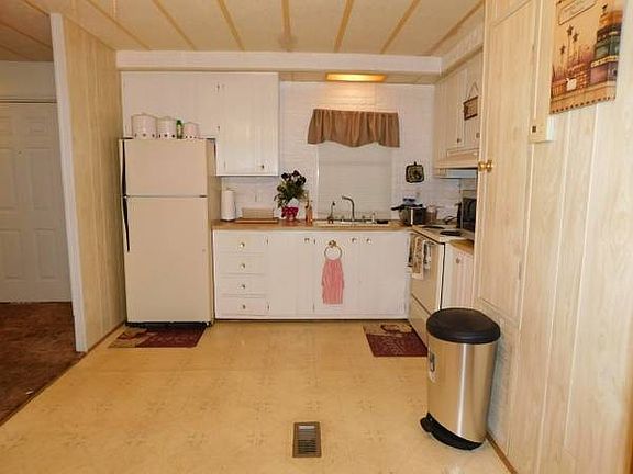 4th image of 630 Linda Ln