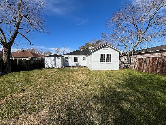 3rd image of 2125 Ives St
