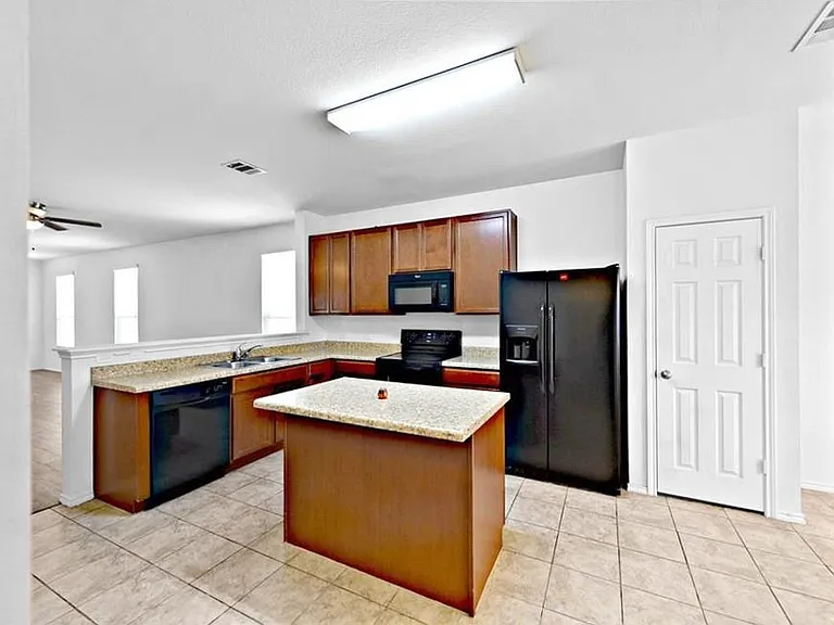 5721 Knoll Pines Pass — Photo 7