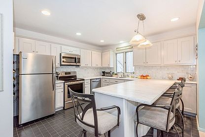 3rd image of 16 Ocean View Pkwy