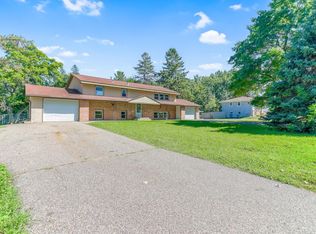 6040 Hemlock Ln N, Plymouth, MN 55442
