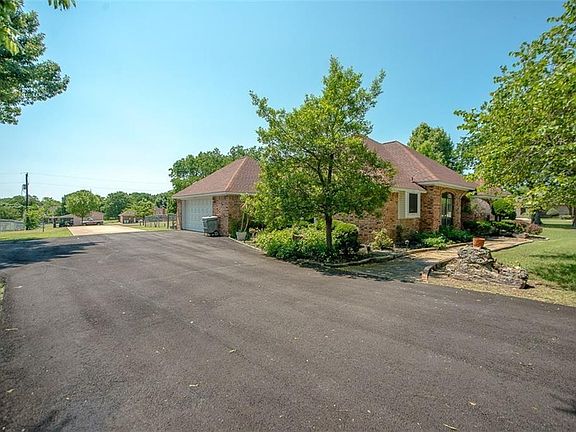 4th image of 621 New Hope Rd E