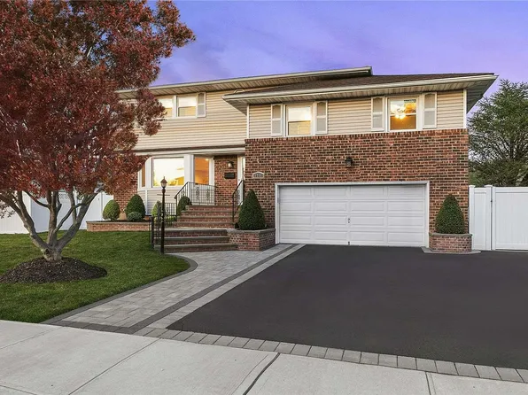 1791 Collins Street, Seaford, NY 11783