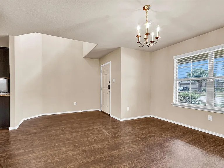 2119 Treasure Mountain Dr — Photo 5