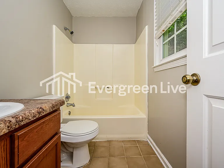 4312 Derbyshire Trce SE — Photo 8