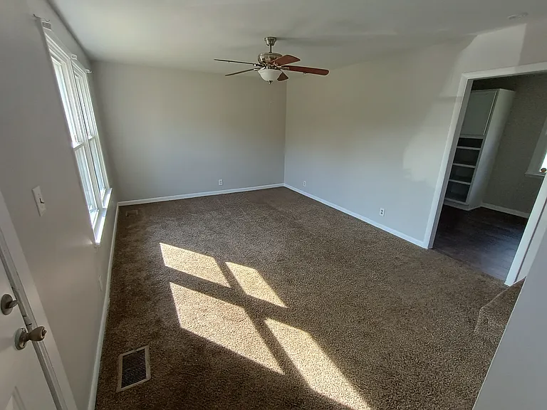 644 Rowan Dr — Photo 3