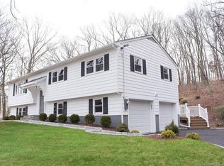 16 Bond Rd, Woodbridge, CT 06525