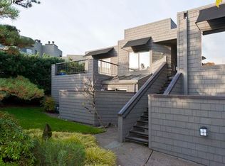 5668 SW Riverpoint Ln, Portland, OR 97239