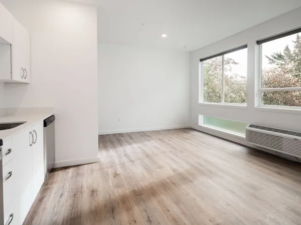 5850 SE 89th Ave - Get 1 Month Free! (Unit #304), 5850 SE 89th Ave #304, Portland, OR 97266