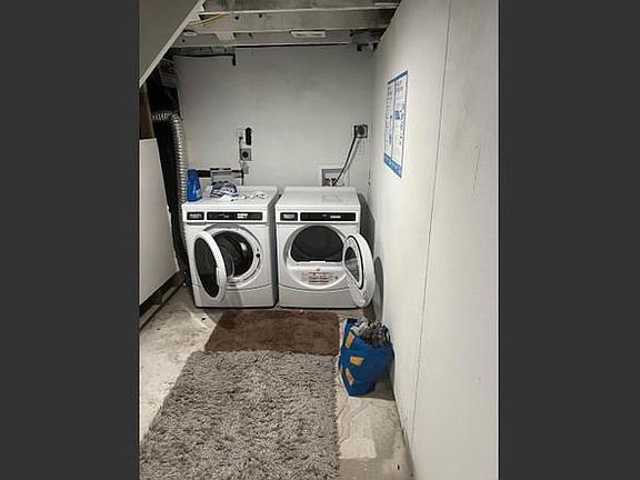 5th image of 1119 W Augusta Ave #11251823