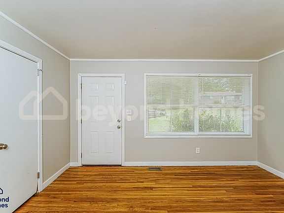 3rd image of 1317 Hatfield Ln