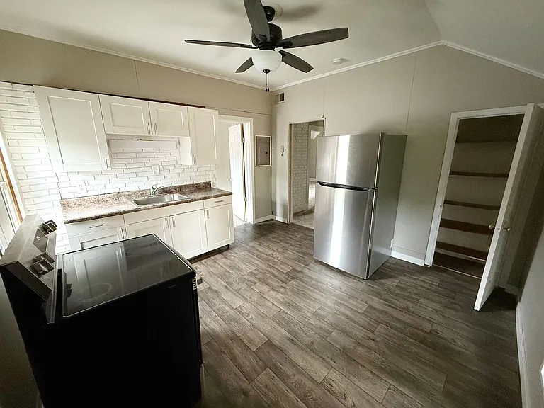 1020 Adams St — Photo 5
