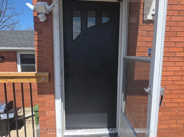 59 5th Ave #A, Saint Thomas, ON N5R 4C7