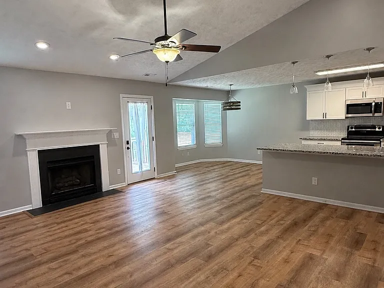 1123 Willow Oak Ln — Photo 4