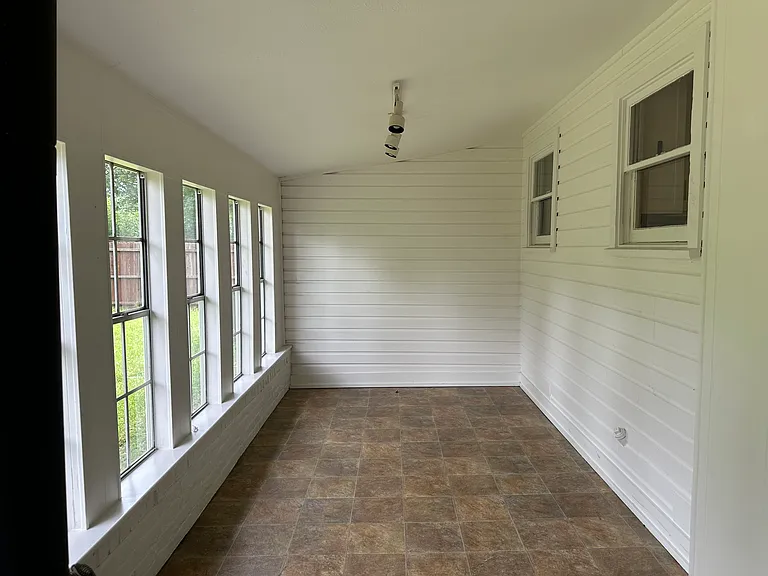 1201 W Lovers Ln — Photo 8