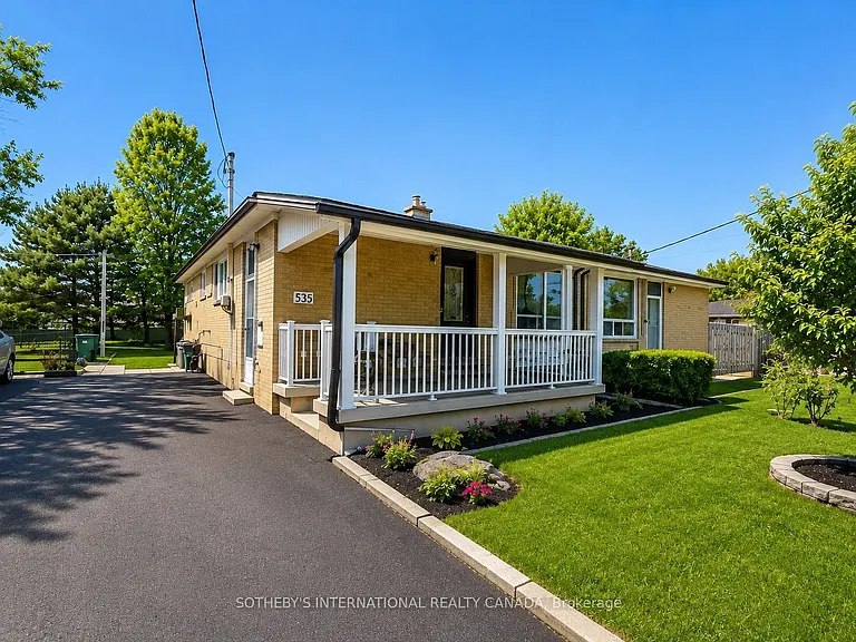 338 Demaine Cres — Photo 1
