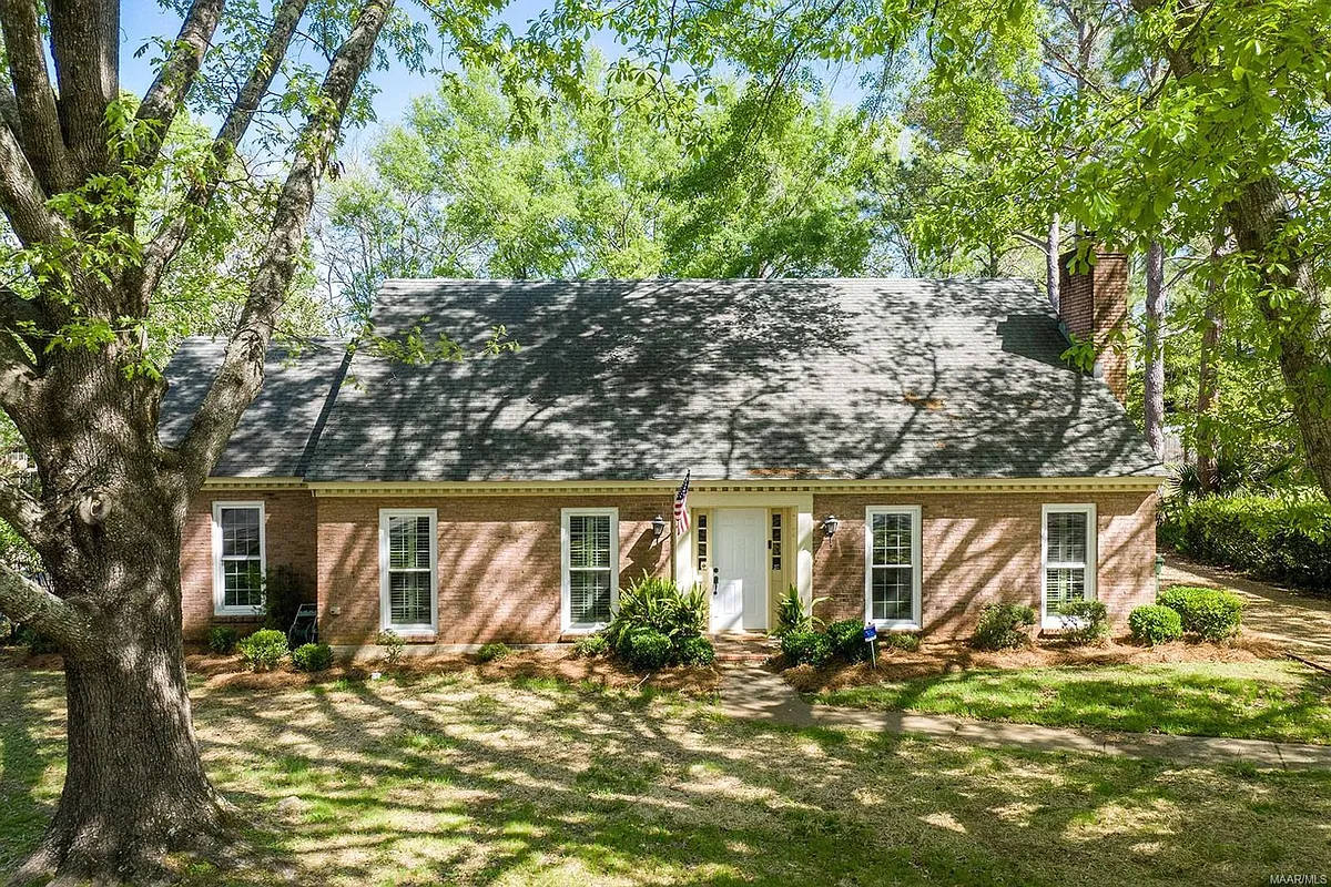 Building Photo - 2925 Fernway Dr