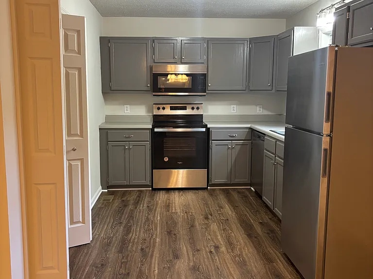 815 Woodlawn Ave — Photo 11