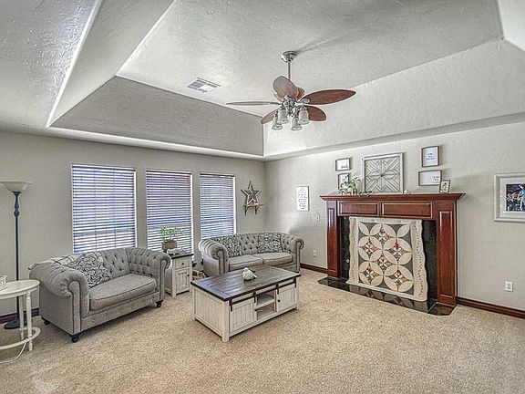 4th image of 16604 Fenmoor Ln