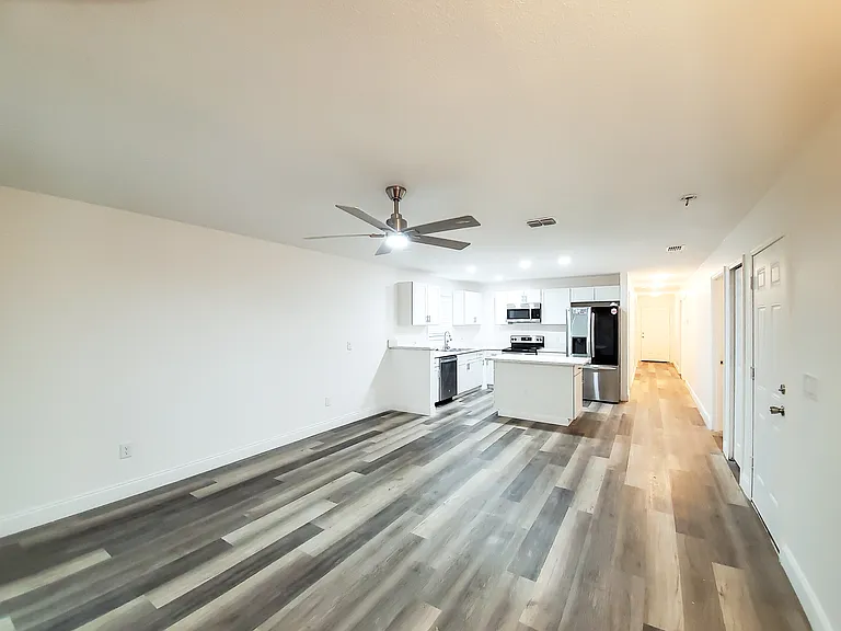 223 Monterey Blvd — Photo 6