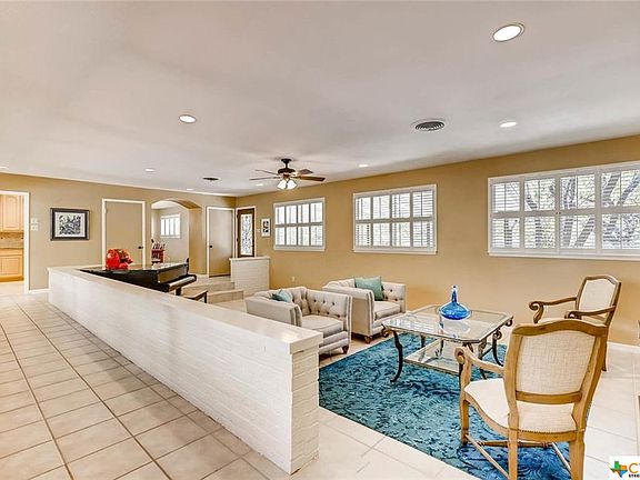 5th image of 213 Honeysuckle Ln