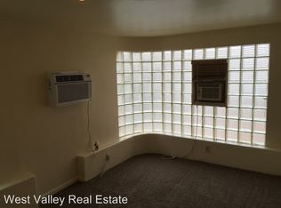 218 4th St APT 1B, Taft, CA 93268