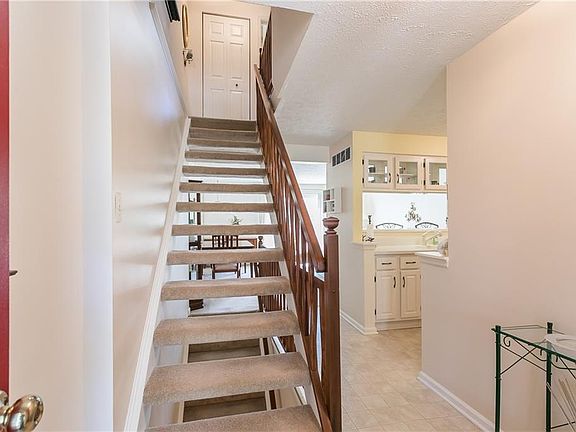 4th image of 21 Courtshire Ln