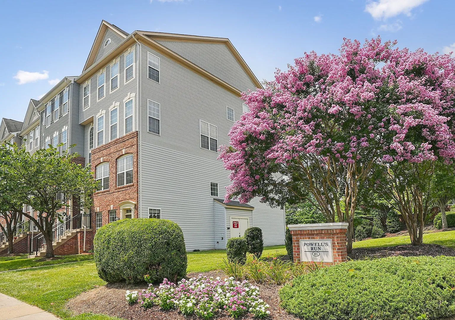 Beautiful End-Unit Townhome-Style Condo Near Stonebridge! — Photo 4