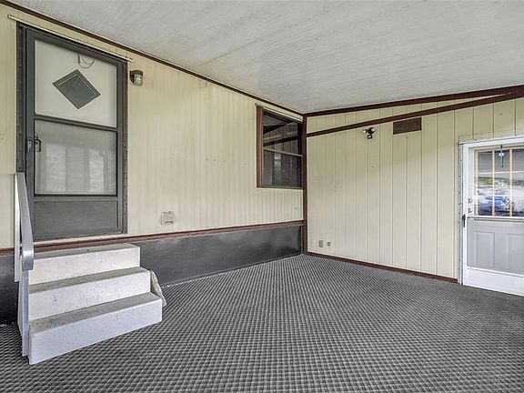 4th image of 242 CANDLEWOOD DRIVE