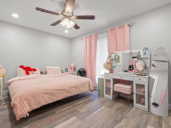 4th image of 900 Mountain Creek Rd APT 300