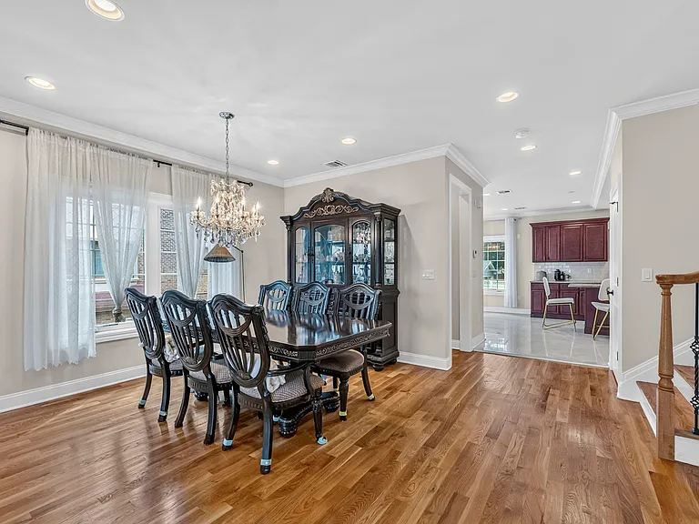 809 Edgewood Ln — Photo 7