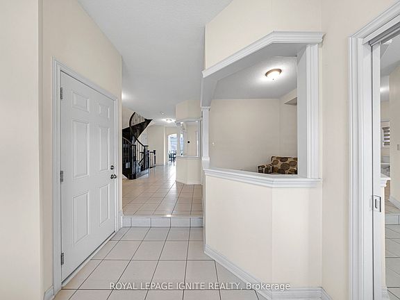 3rd image of 725 Audley Rd S