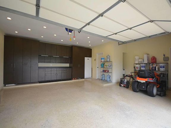 5th image of 114 Pinebury Ln