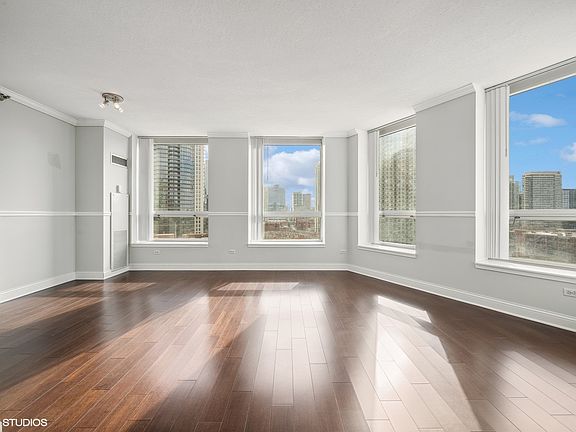 3rd image of 600 N Kingsbury St APT 1202