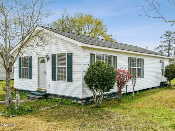 434 Old Spanish Trl, Waveland, MS 39576